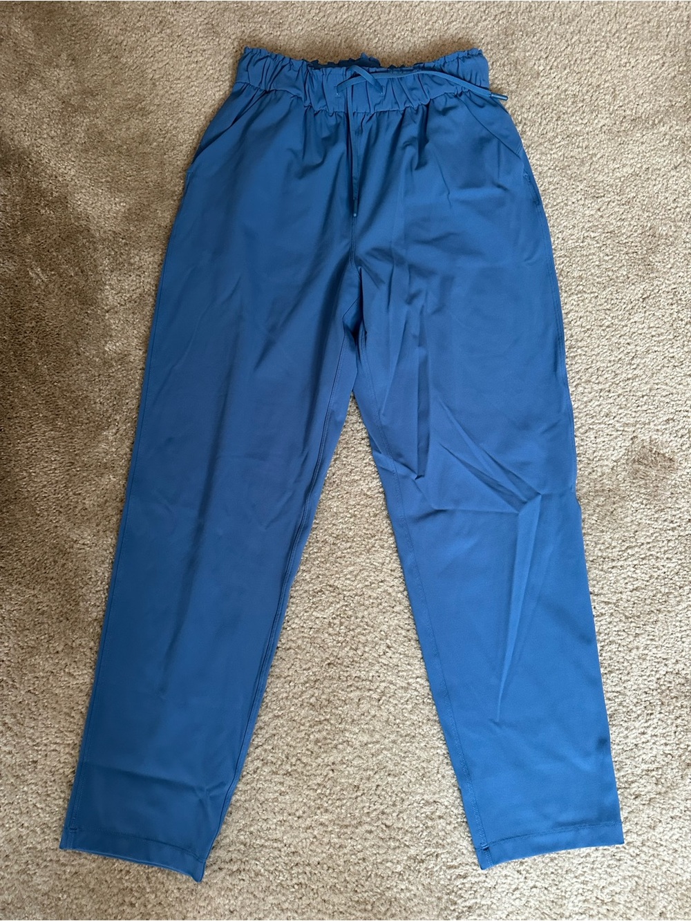 Lululemon women’s blue On the Fly 7/8 pants size 6